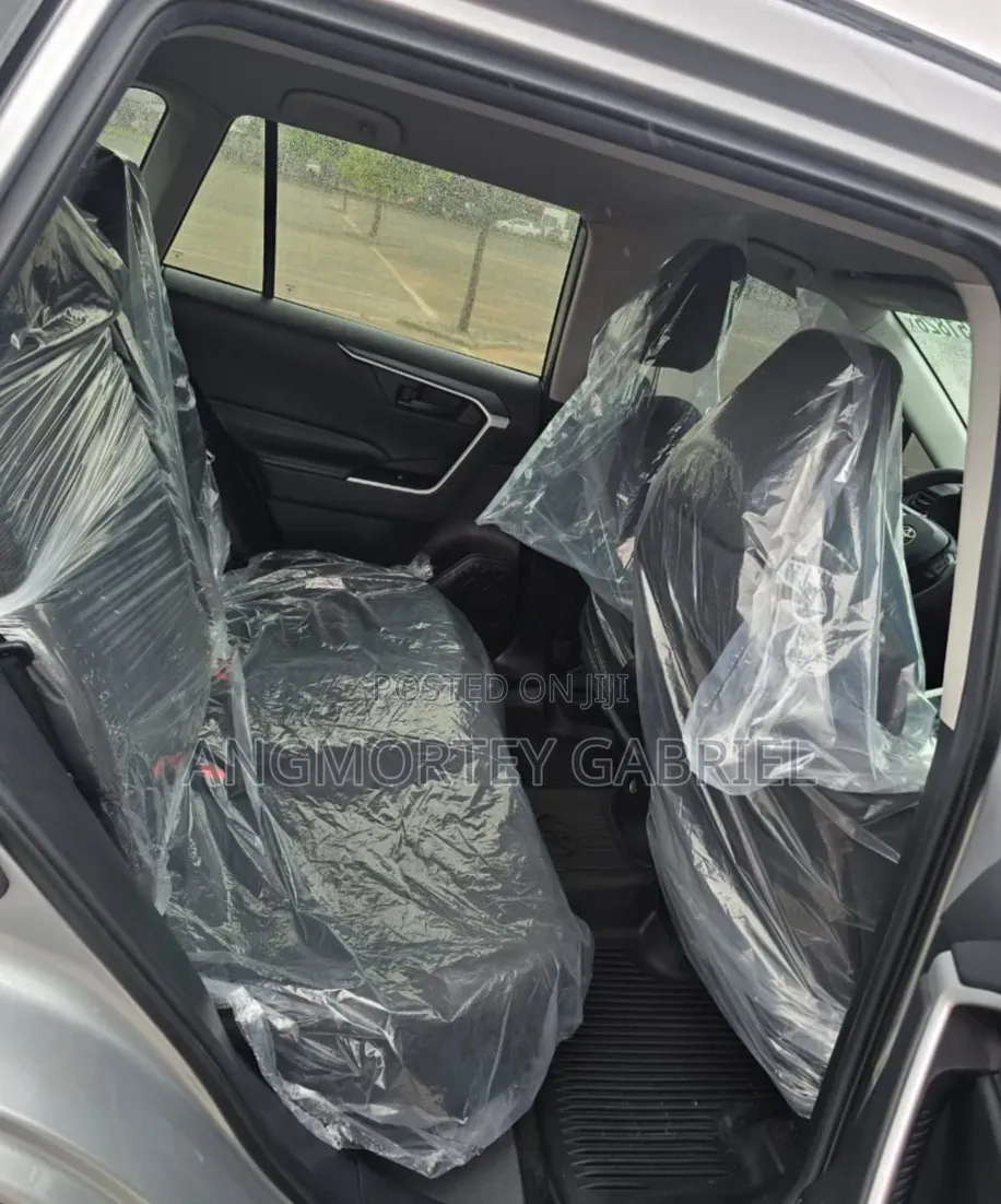 Toyota RAV4 2021 Silver