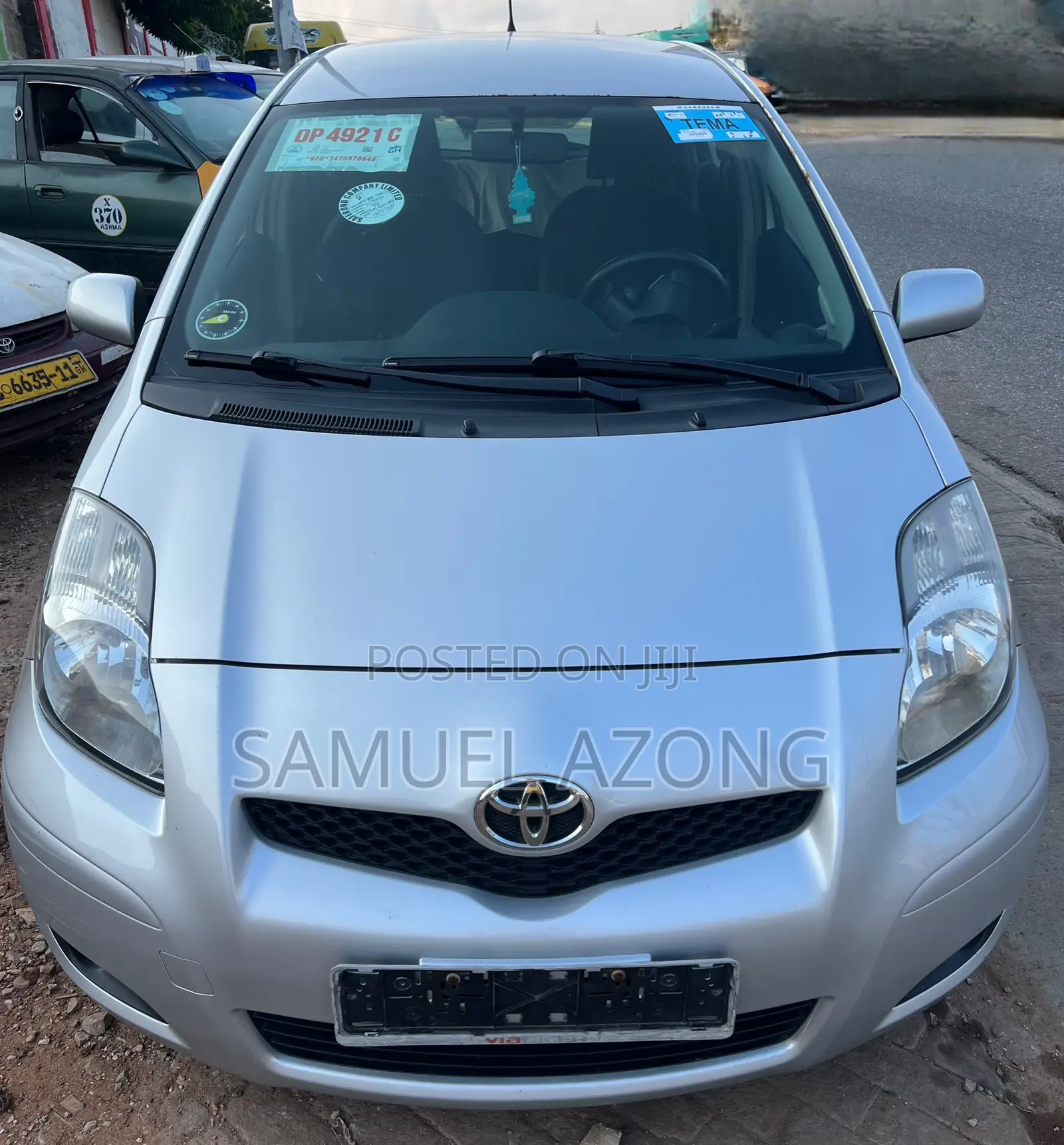 Toyota Yaris Base Hatchback 5dr 2010 Silver
