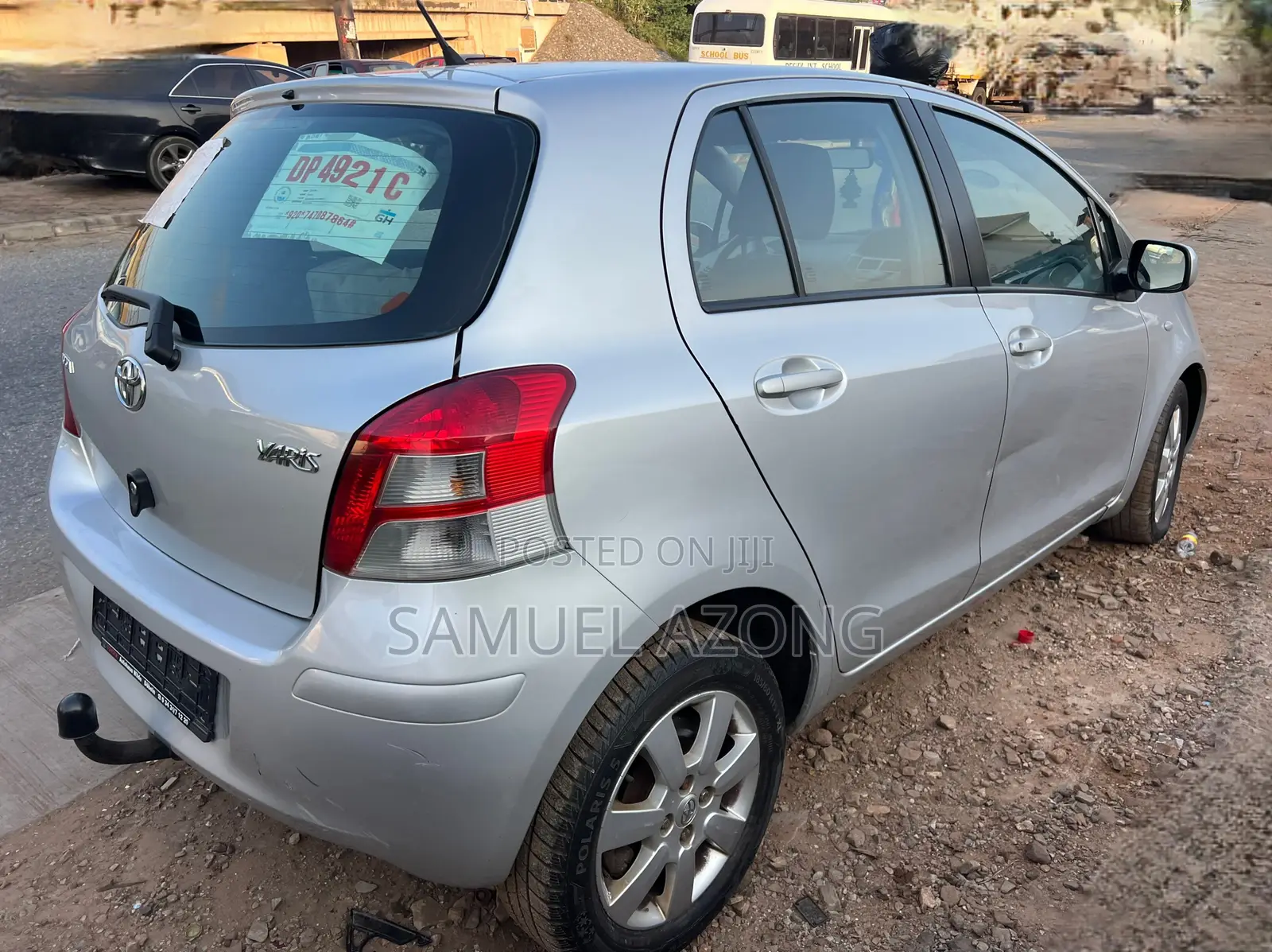 Toyota Yaris Base Hatchback 5dr 2010 Silver