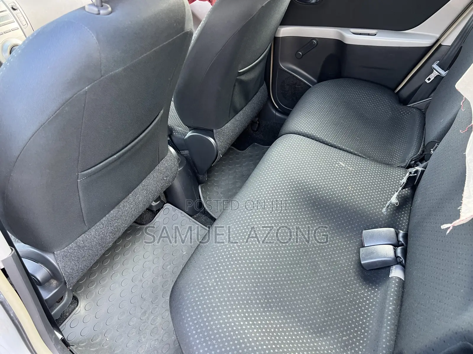 Toyota Yaris Base Hatchback 5dr 2010 Silver