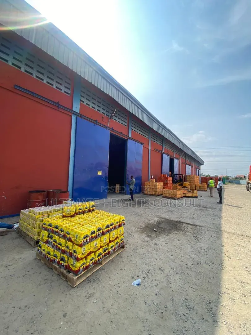 Warehouse 1400 Square Meter for Rent at Spintex
