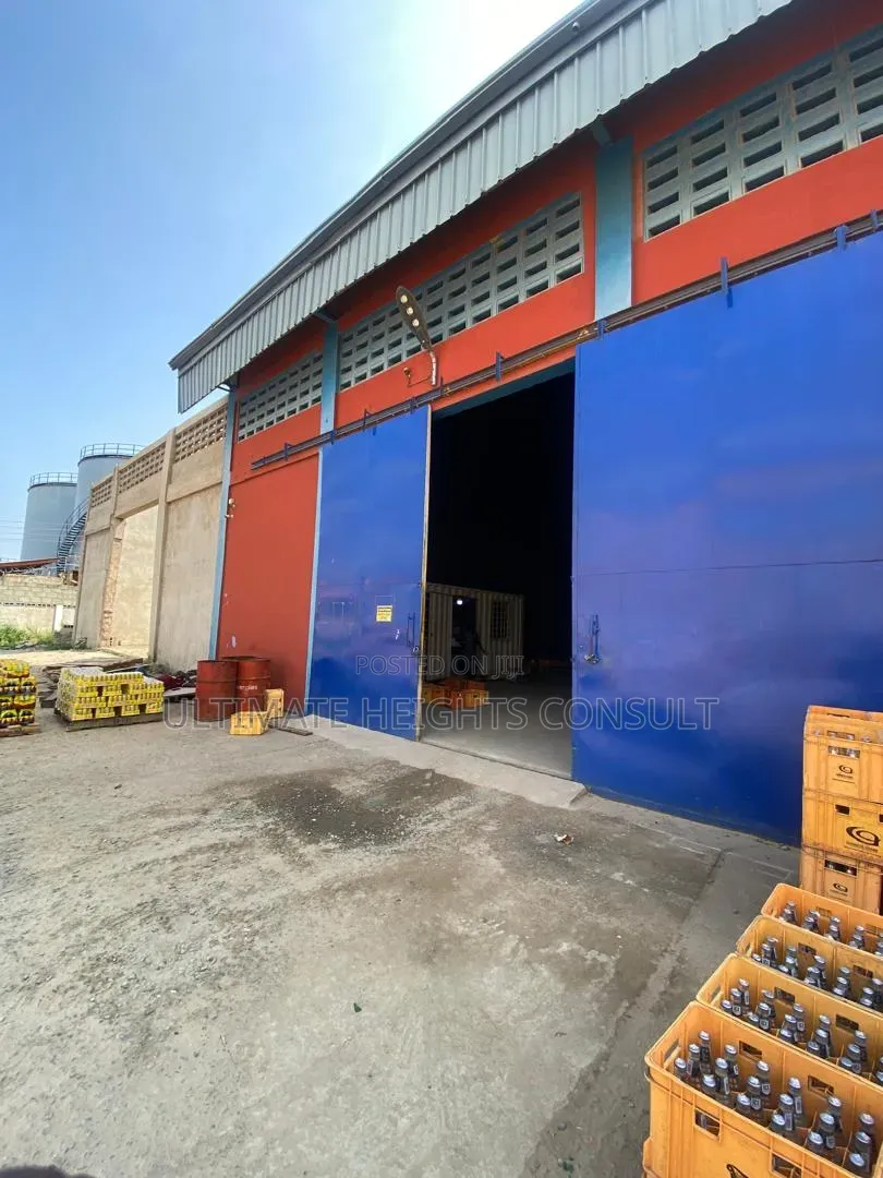 Warehouse 1400 Square Meter for Rent at Spintex