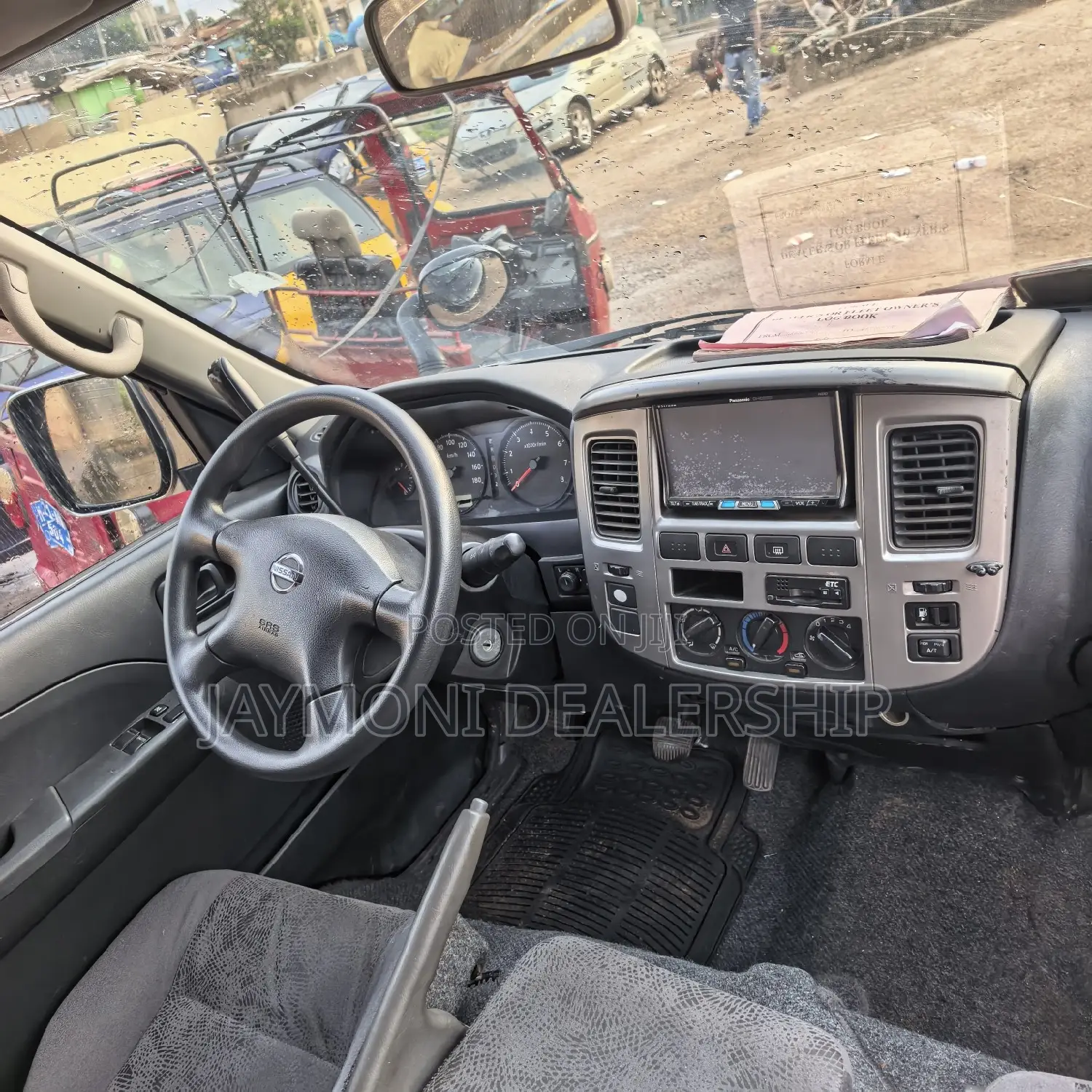 Nissan NV200 2011 Green