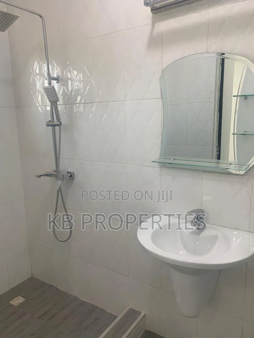 3bdrm House in Kb Properties, New Legon for sale