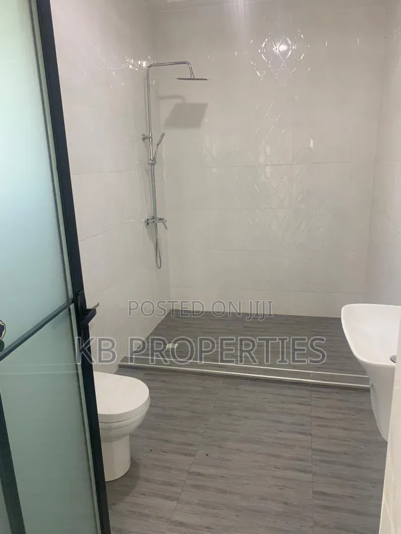 3bdrm House in Kb Properties, New Legon for sale