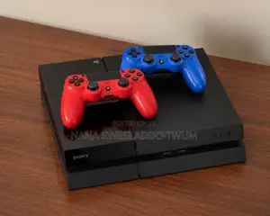 Jailbreak PS4 Standard + 2 Controllers – Excellent Condition
