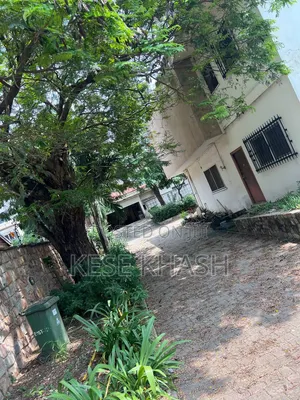 4bdrm House in Kese Cash, Tesano for sale