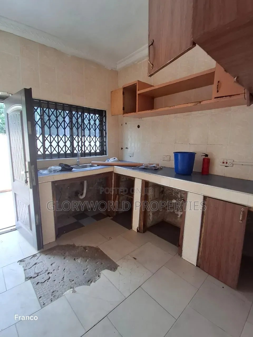 3bdrm House in Baatsona Total for rent
