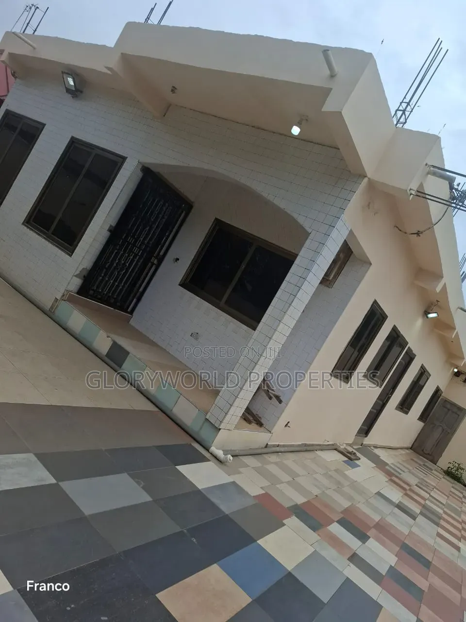 3bdrm House in Baatsona Total for rent
