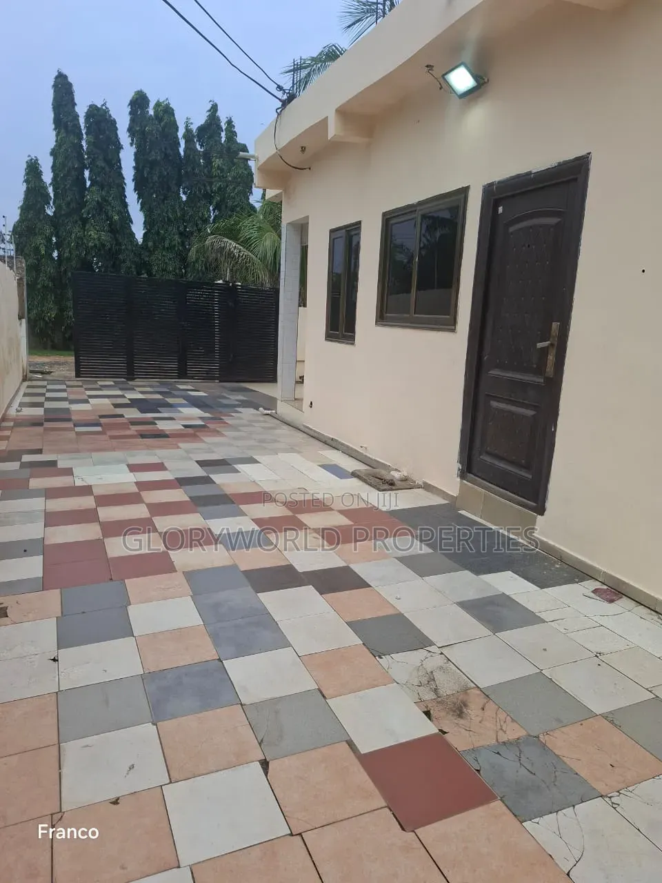 3bdrm House in Baatsona Total for rent