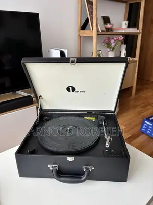 1byOne Vinyl Record Turntable Player