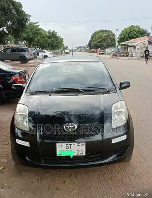 Toyota Yaris Base Hatchback 5dr 2010 Black