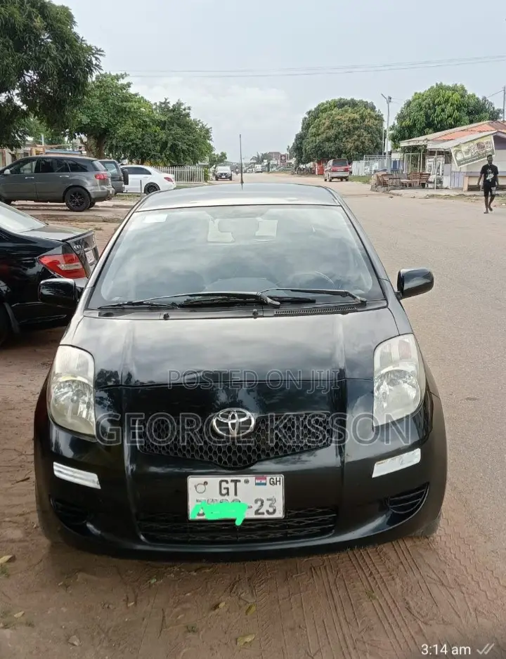 Toyota Yaris Base Hatchback 5dr 2010 Black