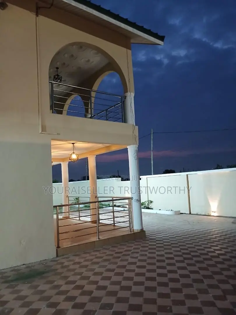 5bdrm House in Bayutech Ghana, Community 25 for sale