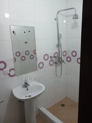 5bdrm House in Tema Community 25 for sale