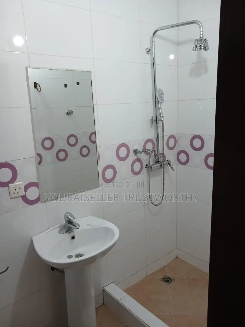 5bdrm House in Bayutech Ghana, Community 25 for sale