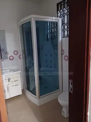 5bdrm House in Bayutech Ghana, Community 25 for sale