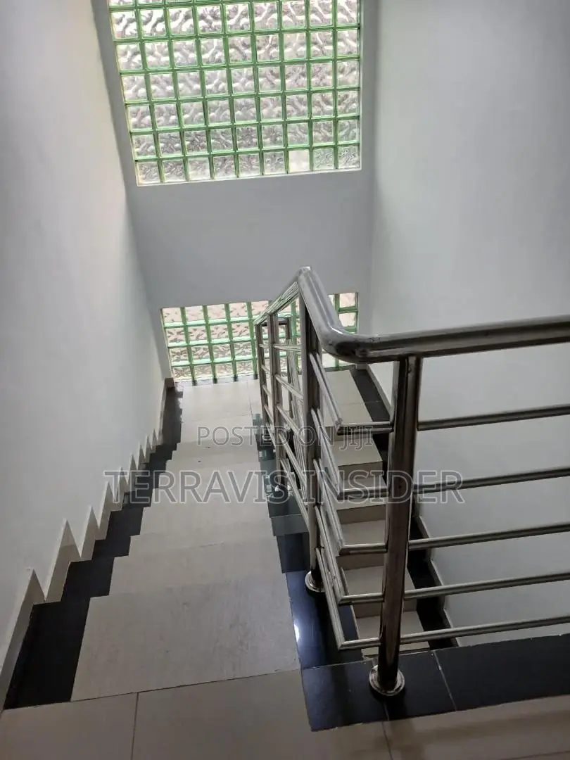 5bdrm House in Tema Community 25 for sale