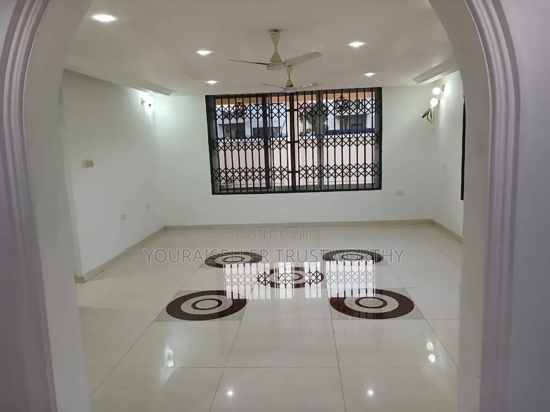 5bdrm House in Bayutech Ghana, Community 25 for sale