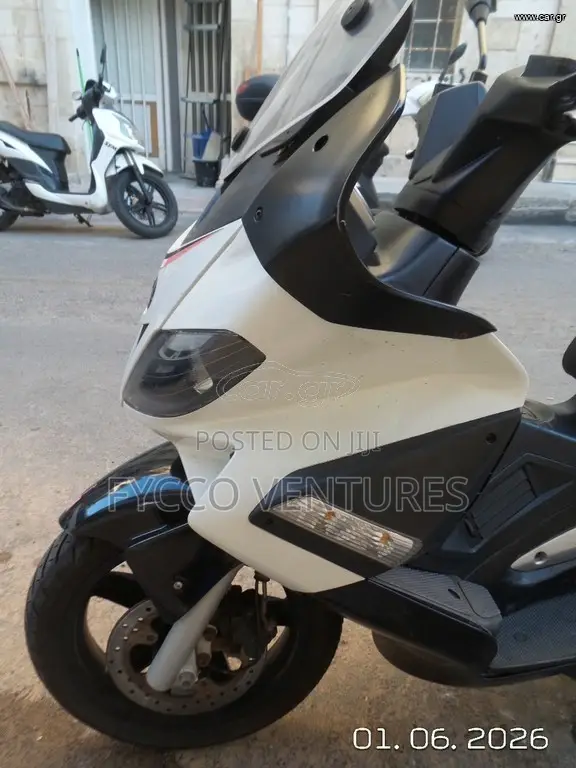 Aprilia SR 2016 White