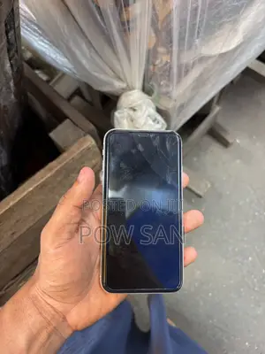 Apple iPhone XR 64 GB White