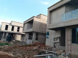 4bdrm Duplex in Sakumono for sale