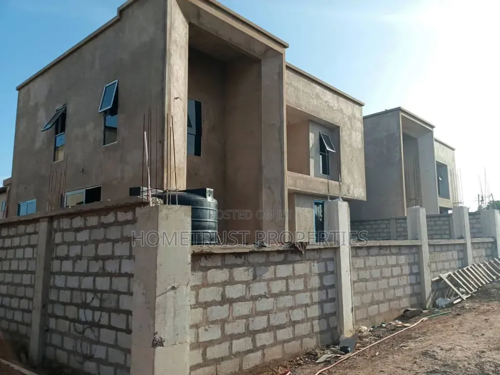 4bdrm Duplex in Sakumono for sale