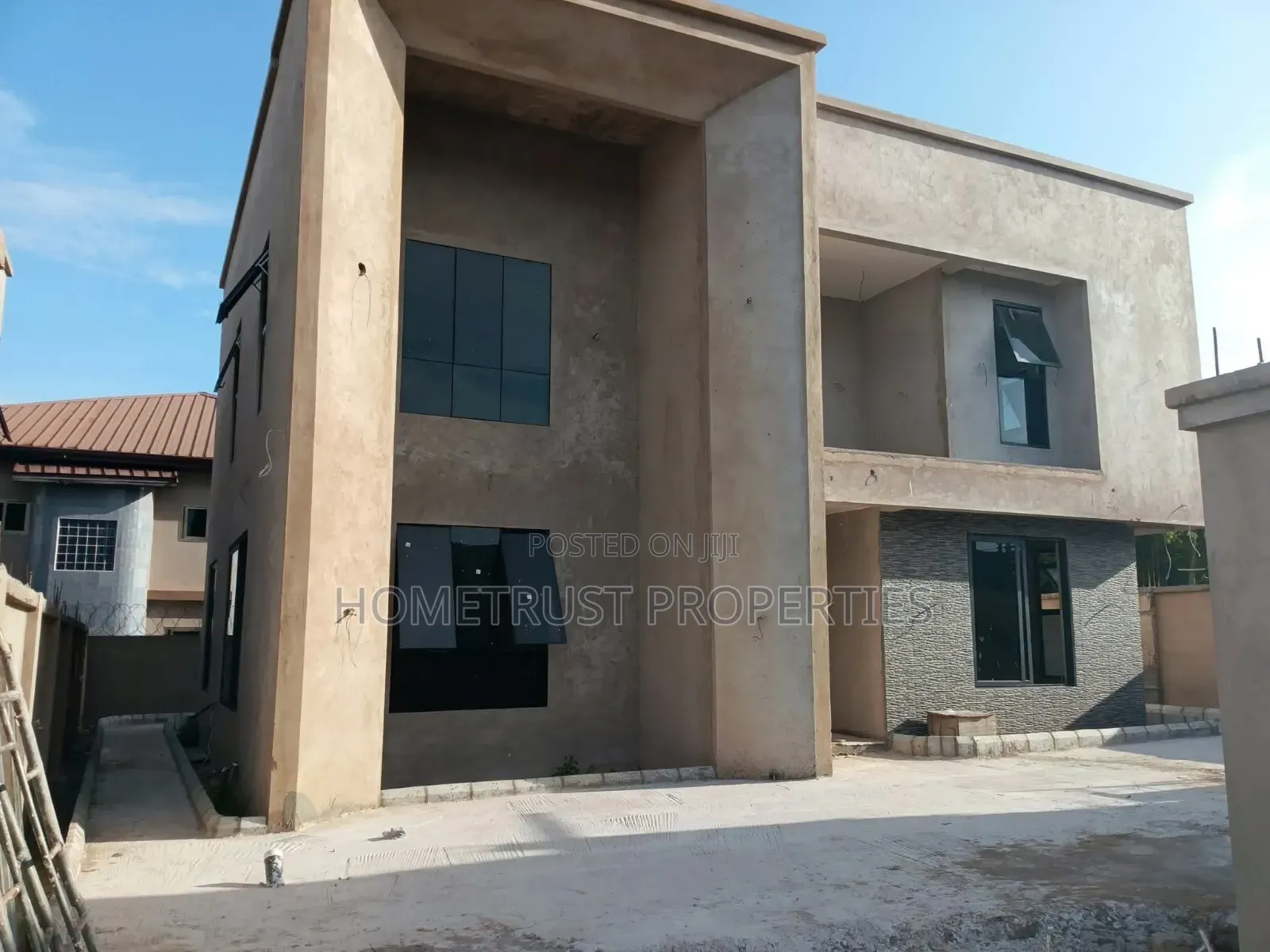 4bdrm Duplex in Sakumono for sale