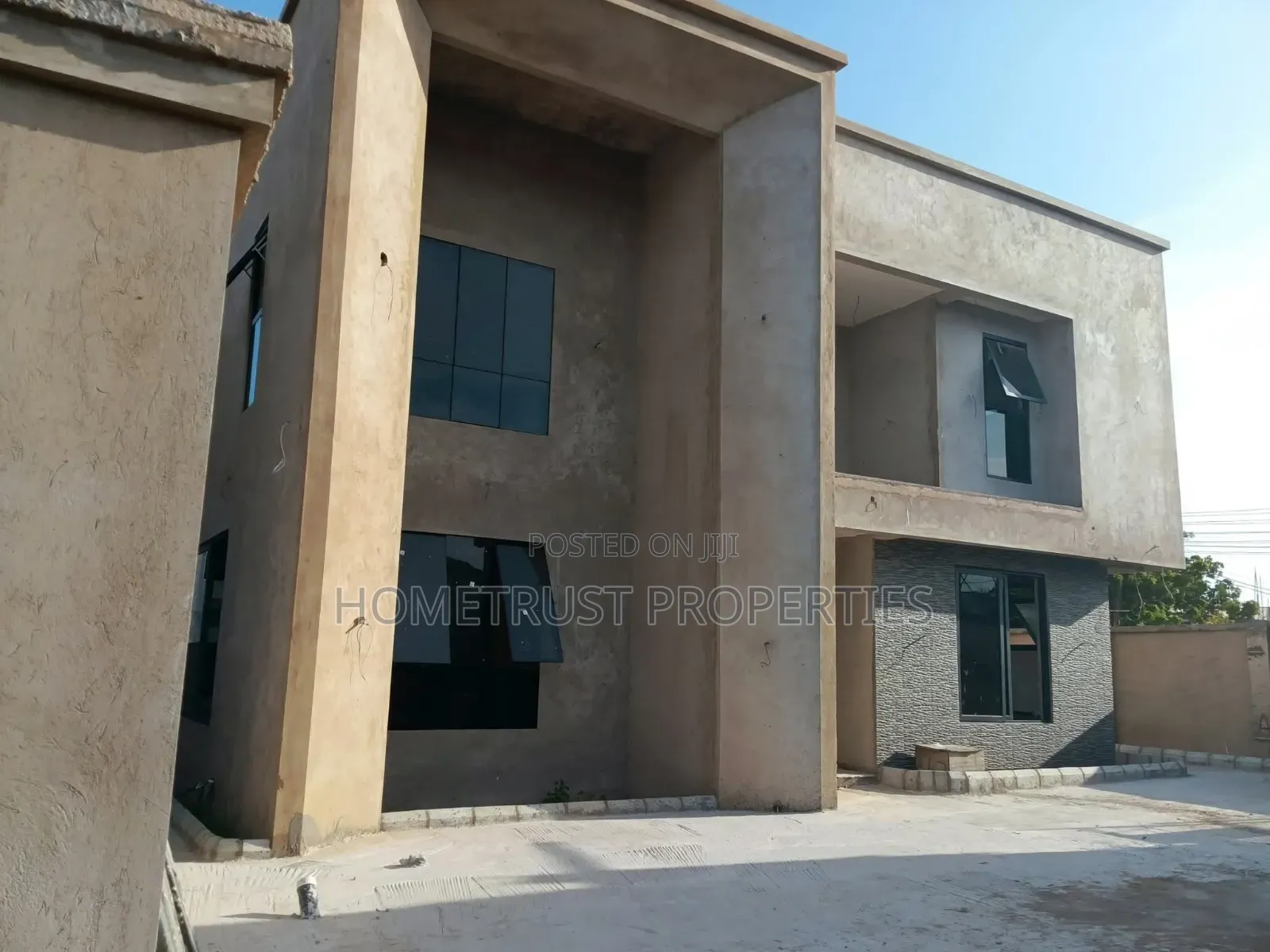 4bdrm Duplex in Sakumono for sale