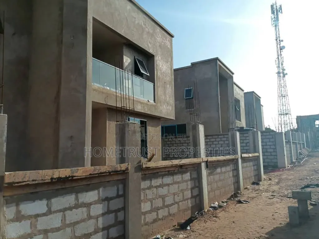 4bdrm Duplex in Sakumono for sale