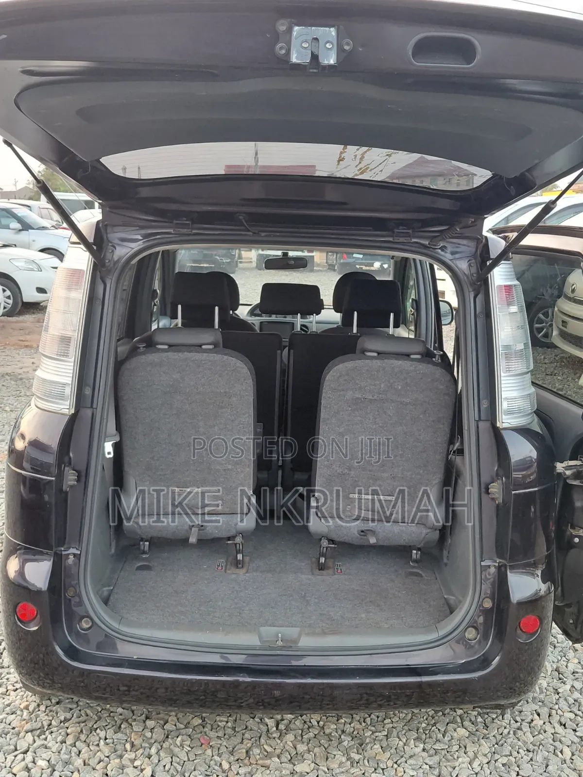 Toyota Sienta 2012 Brown