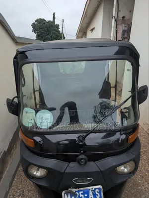 Bajaj RE 2025 Black