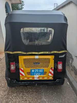 Bajaj RE 2025 Black