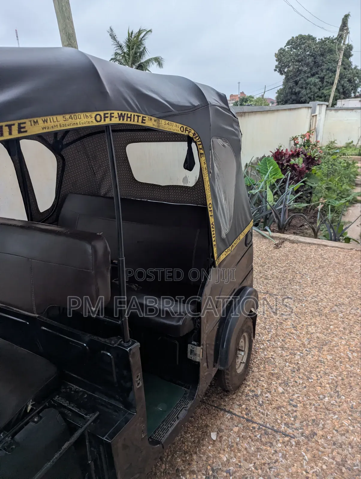 Bajaj RE 2025 Black
