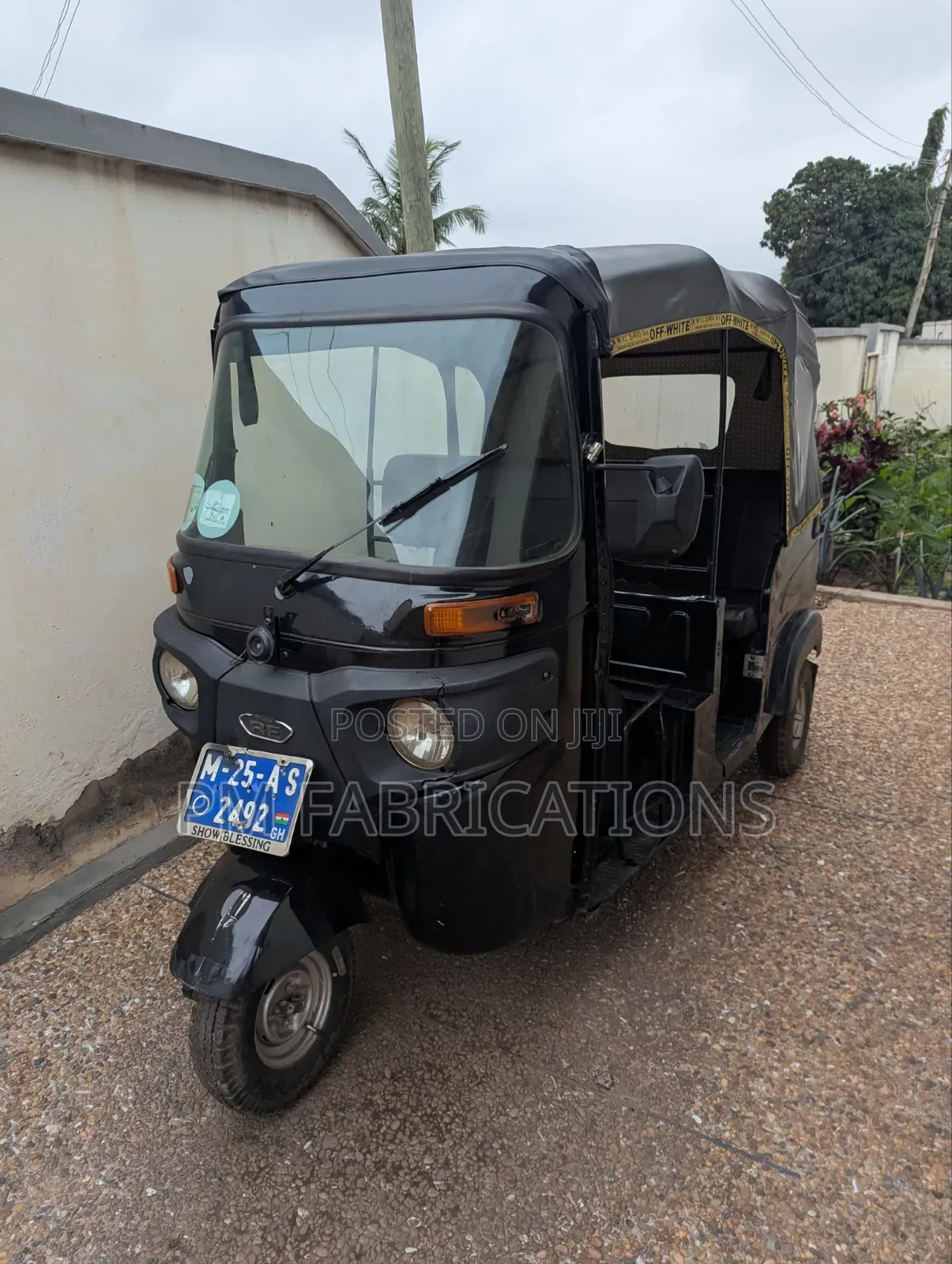 Bajaj RE 2025 Black