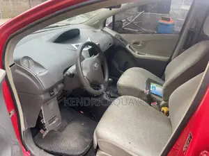 Toyota Vitz 1.0 FWD 5dr 2010 Red