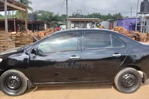 Toyota Yaris 2010 Black