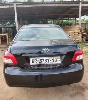 Toyota Yaris 2010 Black