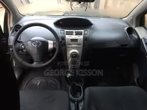 Toyota Yaris Base Hatchback 5dr 2010 Black