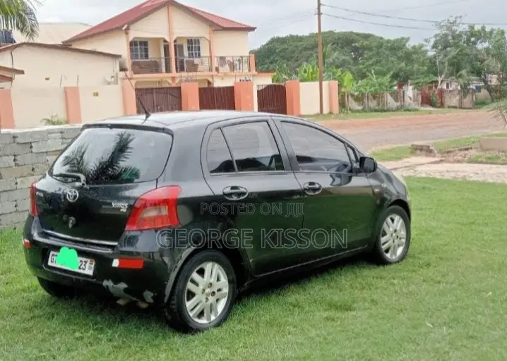 Toyota Yaris Base Hatchback 5dr 2010 Black