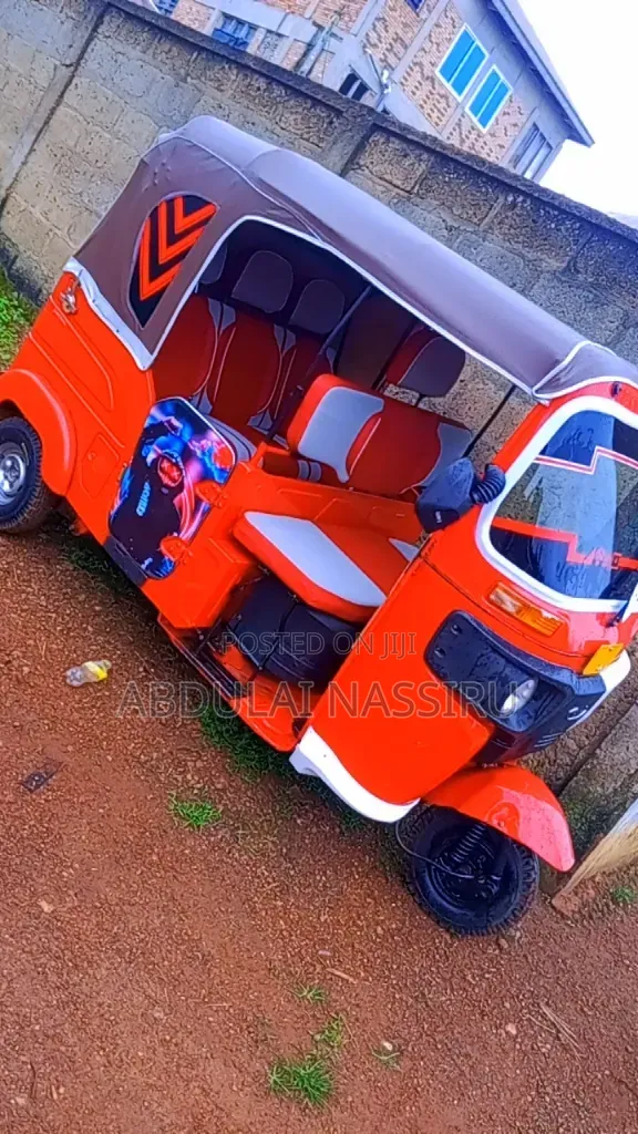 Bajaj RE 2026 Red