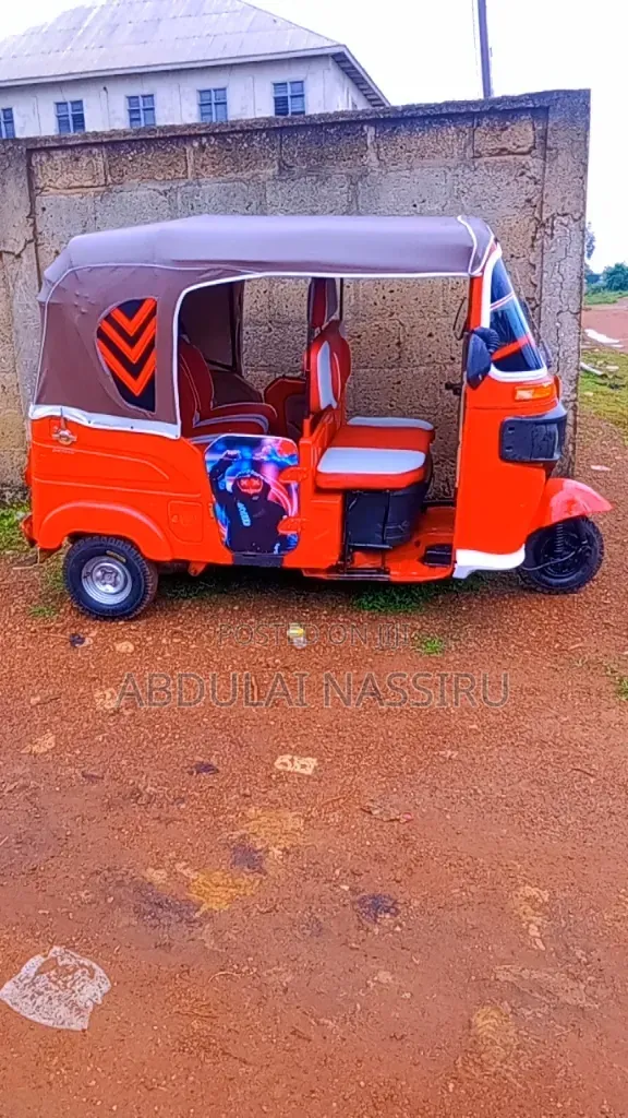 Bajaj RE 2026 Red