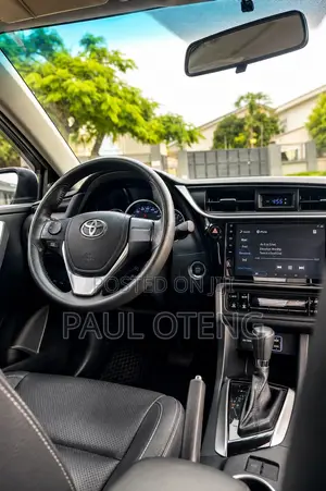 Toyota Corolla XLE (1.8L 4cyl 2A) 2019 Silver
