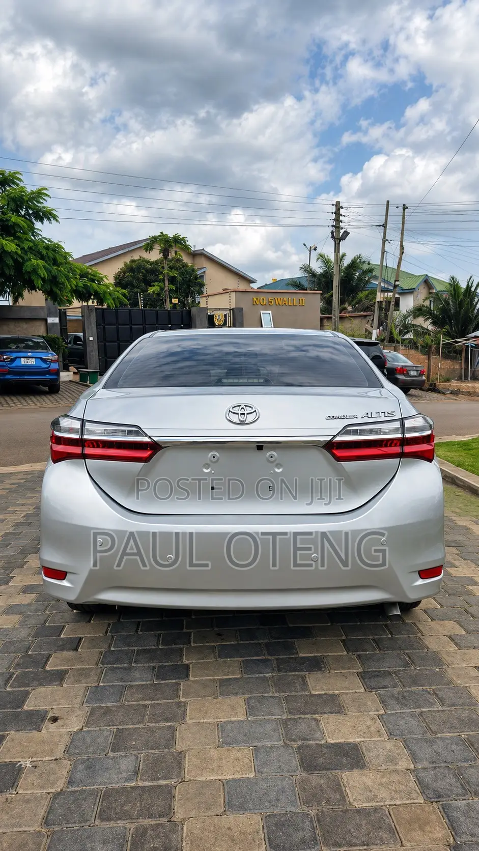 Toyota Corolla XLE (1.8L 4cyl 2A) 2019 Silver