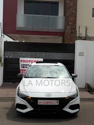 Hyundai Elantra 2022 White