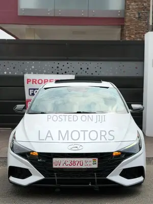 Hyundai Elantra 2022 White
