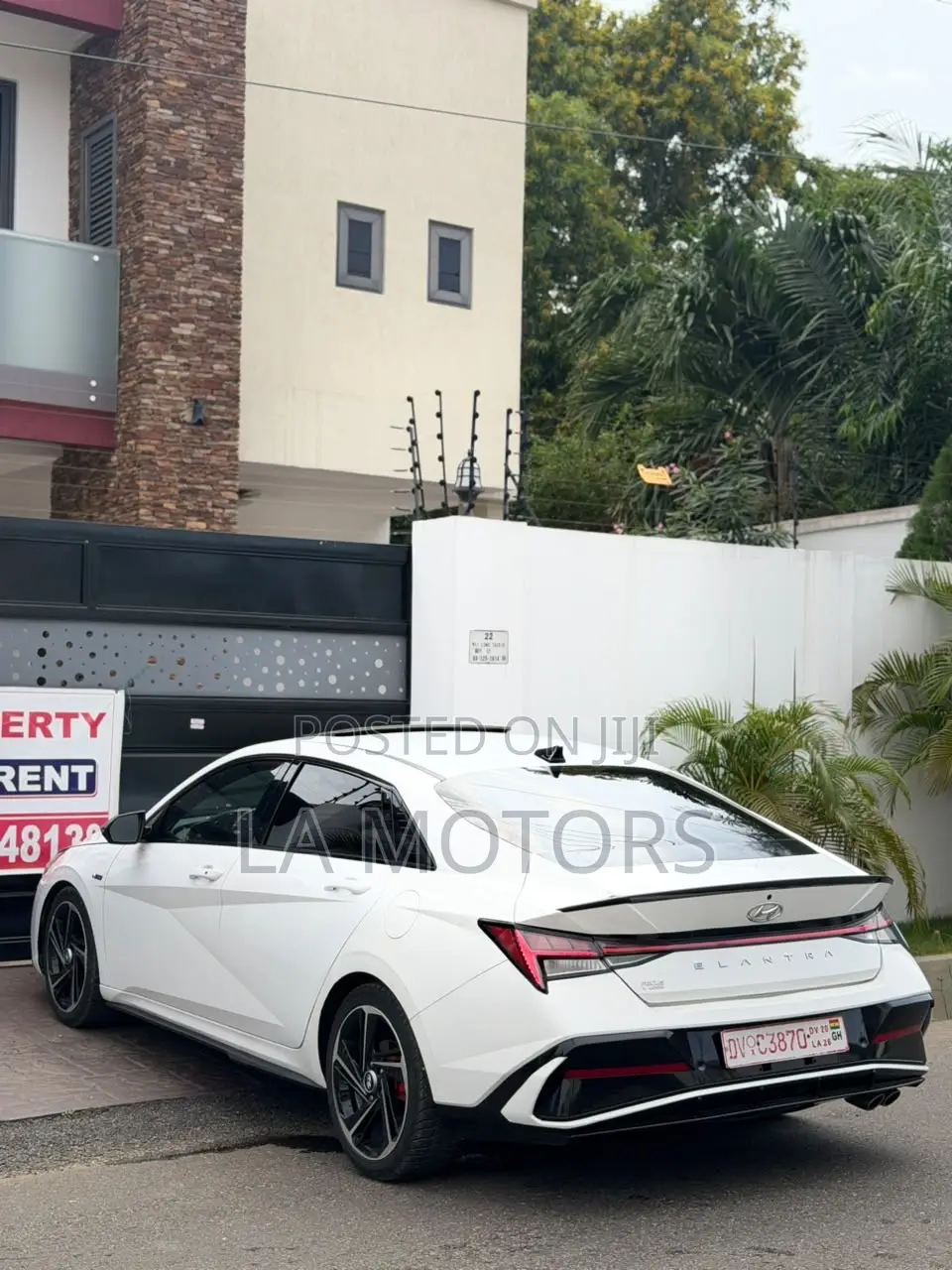 Hyundai Elantra 2022 White