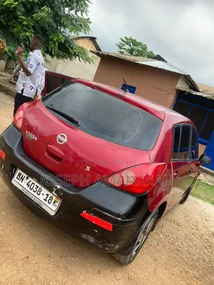 Nissan Versa 2010 Red