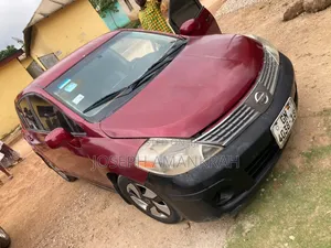 Nissan Versa 2010 Red