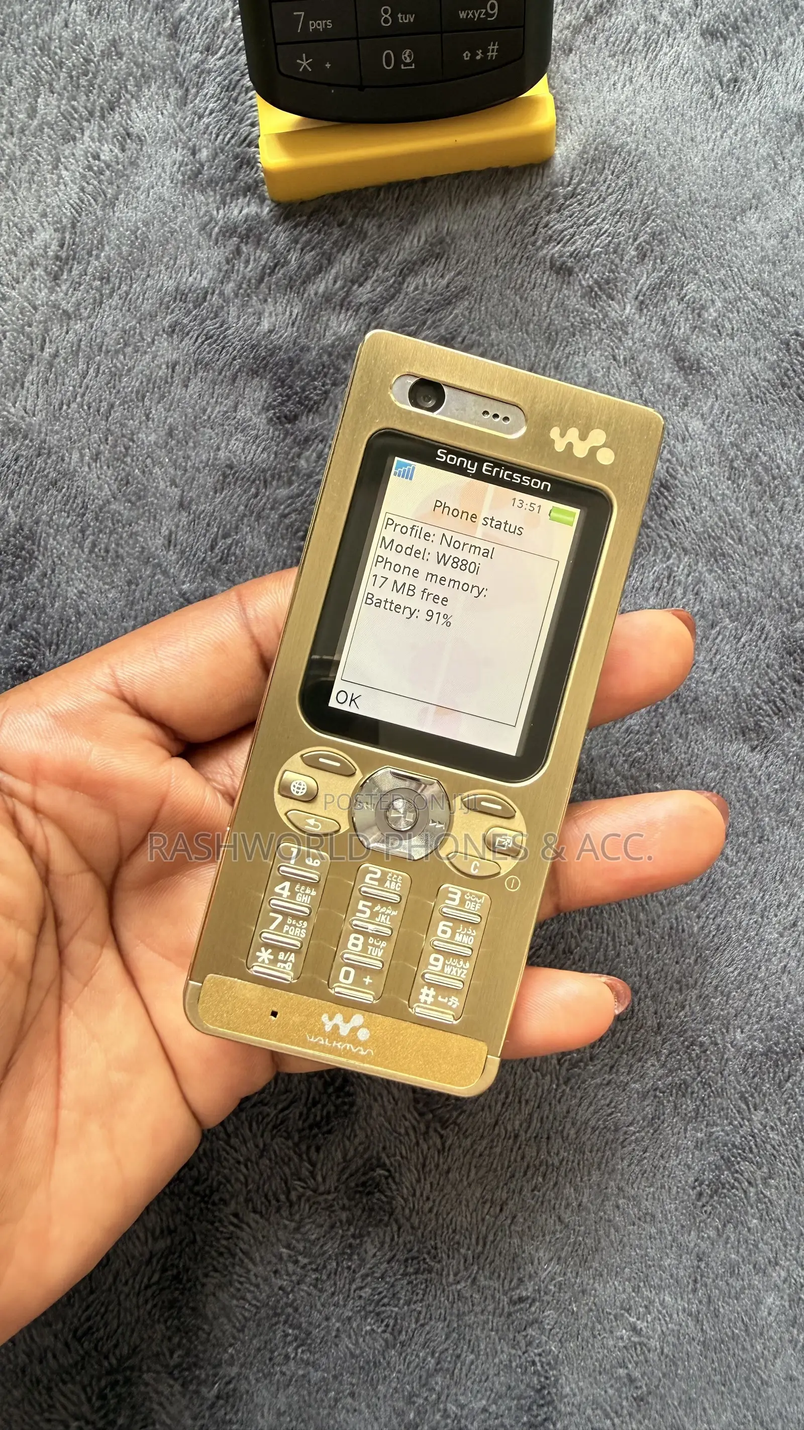 Sony Ericsson W880 Gold